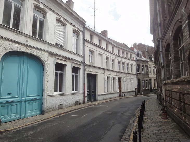 Rue_Derrieere_les_murs_de_bavay_recente_redim.jpg