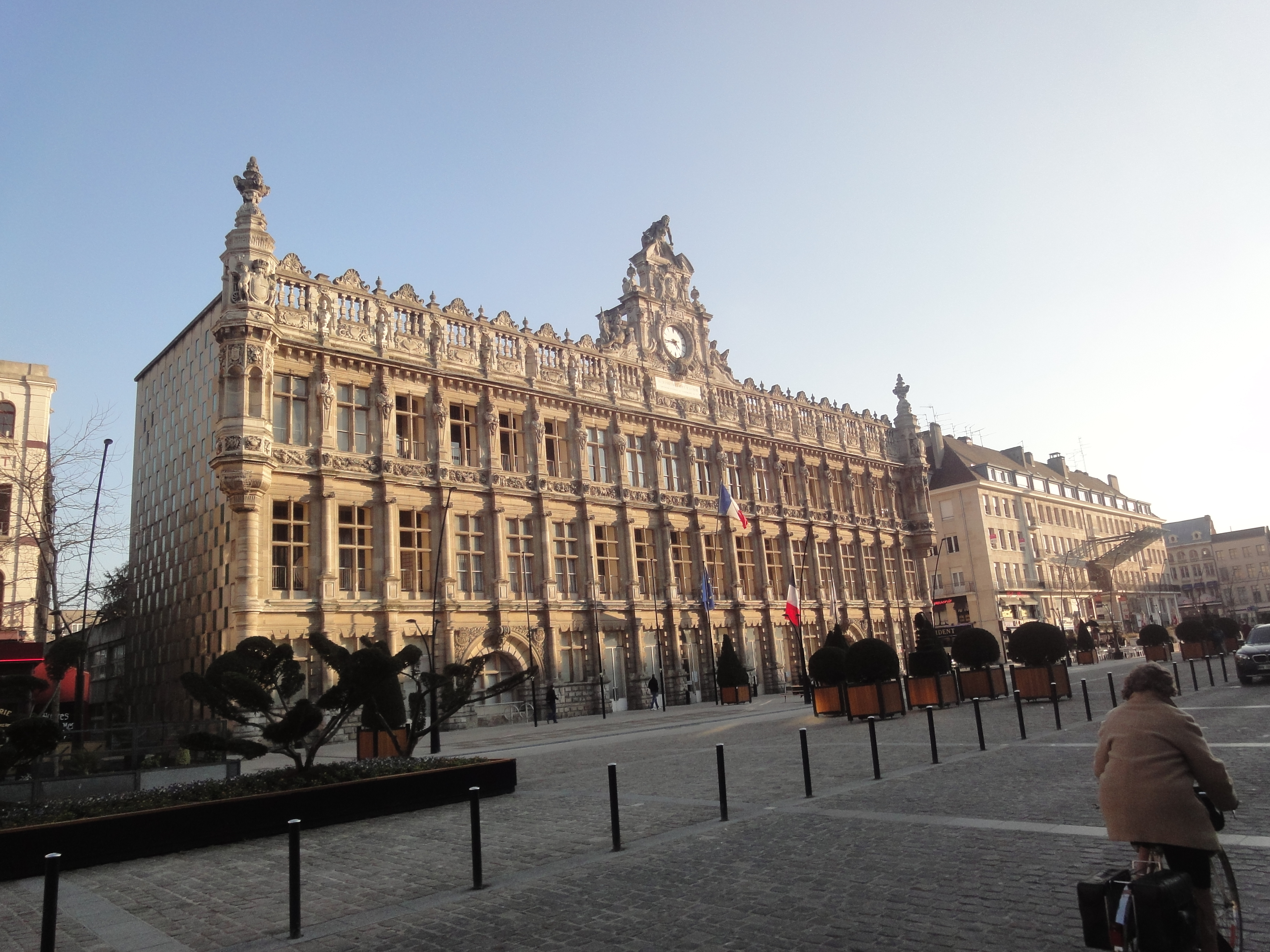 Hoteldeville.jpg