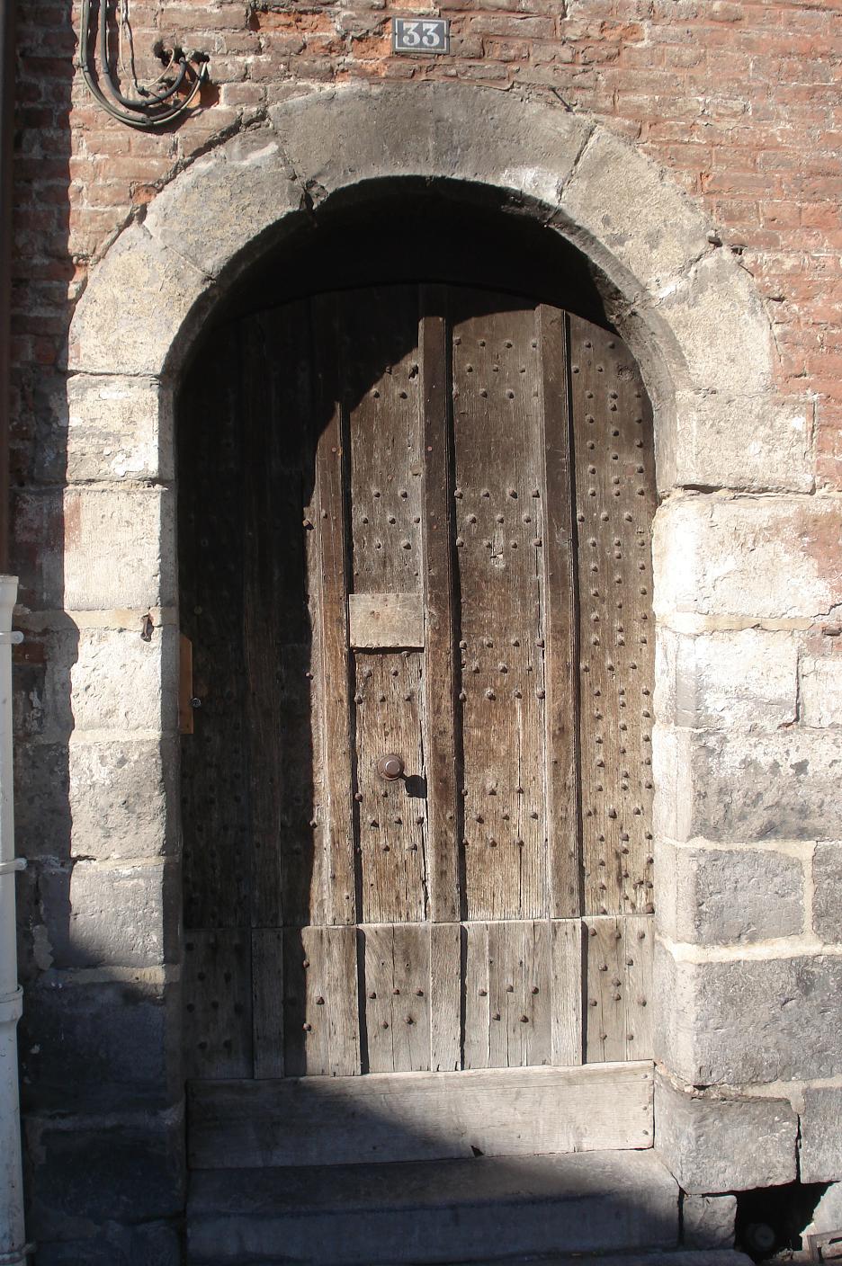 Rue_de_Hesque_Mont_de_Piete.jpg