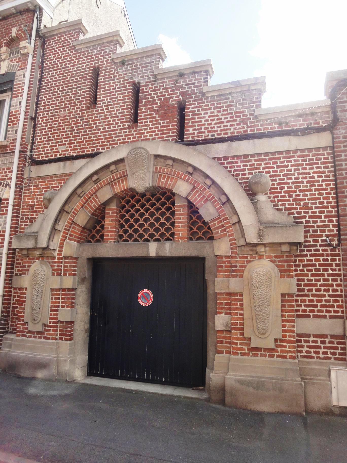 Rue_de_l_hopital_de_siege.jpg