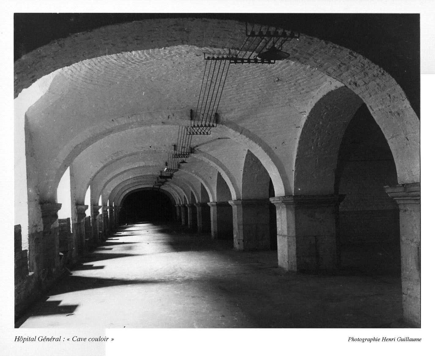 HepitalGeeneeralCaves1HGredim_-_copie-1.jpg